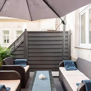 Luxurious And Spacious 5 Min Walk To City Center, 1-2 Appartement