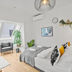 Апартаменты 1 Min To Public Transport - 3 Min To Supermarket And Pharmacy - On-site Parking For 19,90 Eur, Вена
